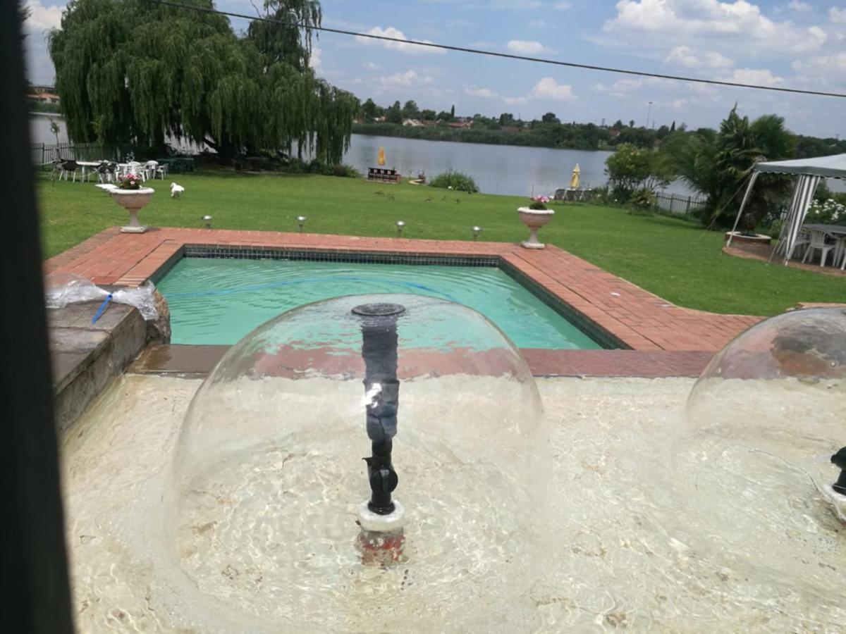 The Lakehouse Guest House Brakpan Экстерьер фото
